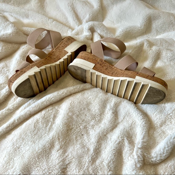 🚨 SOLD 🚨 Bandi Ankle Strap Wedge Sandal - Steve Madden - Tan - 8 - Picture 12 of 15